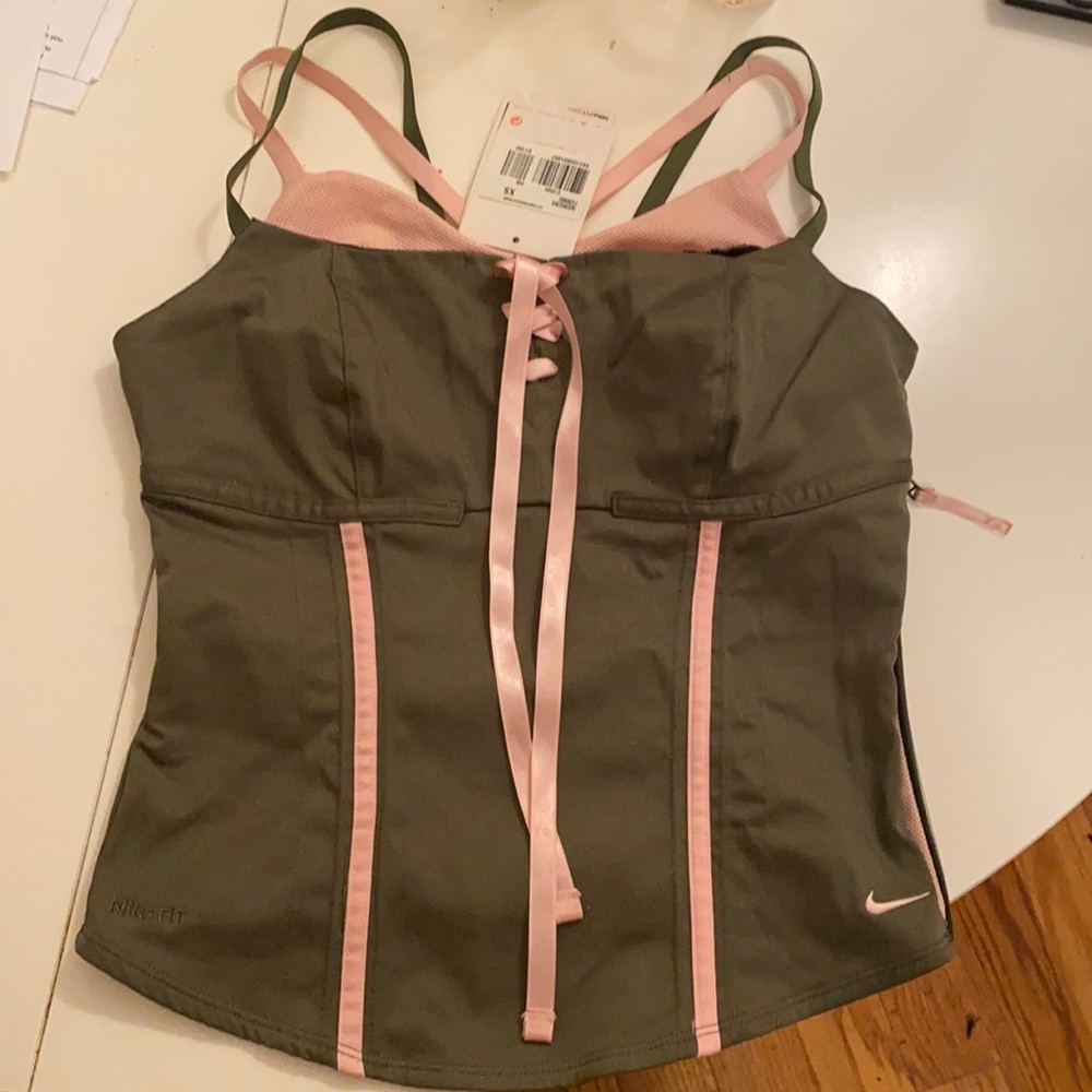 NIKE FIT crop top super cute with pink laces and cute details BRAND NEW with tag